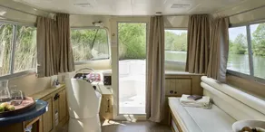 Boat with garden & terrace - Image 4