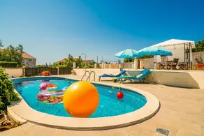 House with barbeque, private pool & terrace - Image 2
