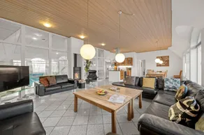 Family-oriented house with BBQ, pool & sauna | Pet-friendly - Image 3