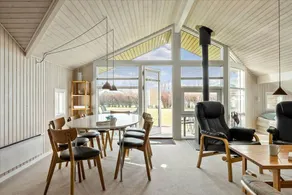 Holiday home with barbecue, jacuzzi & terrace - Image 4