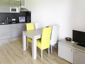 Holiday apartment with terrace, sauna & pool - Image 3