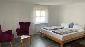 Apartment with garden - Image 4
