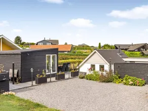 Children-friendly house with terrace, barbecue & sauna | Next to the beach | Pet-friendly - Image 3