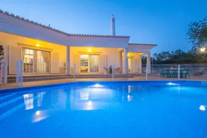 Villa avec jardin, barbecue et piscine privée - Image 2
