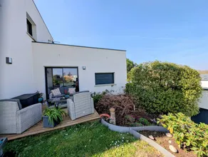 Charming Gîte “Un Thé Sur La Loire” with Private Terrace, Garden, and Wi-Fi - Image 3