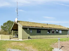 Holiday home with terrace - Image 3
