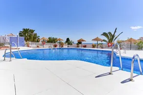 Voll ausgestattete Wohnung mit Terrasse und Pool | Meerblick | Neben dem Strand - Image 2