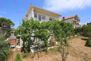 House with BBQ, terrace & garden - Image 4