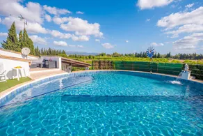 Villa with barbeque, private pool & garden - Image 2