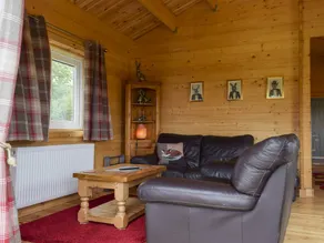 Family-oriented cottage with garden & hot tub | Pets allowed - Image 3