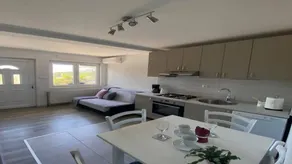 Fully equipped apartment with terrace, garden & barbeque - Image 3