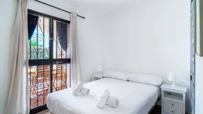 Flat with terrace, garden & pool - Image 4