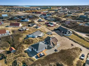 Family-oriented pleasant house with hot tub & terrace | Next to the beach | Pets are welcome - Image 3