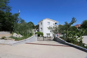 Apartment with garden & barbeque - Image 2