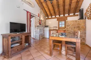 Holiday home with garden, terrace & BBQ | Mountain view - Image 5