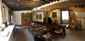 Holiday Home 'L'ancien Collège' with Private Pool, Wi-Fi and Air Conditioning - Image 4