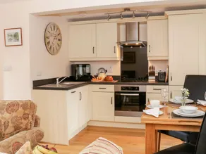 Family-friendly charming cottage with garden | Pets allowed - Image 5