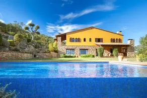 Fully equipped pleasant villa with garden, terrace & private pool | Garden view - Image 2