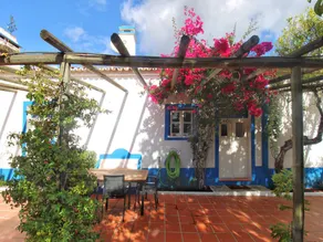 Cottage with garden, pool & barbeque - Image 3
