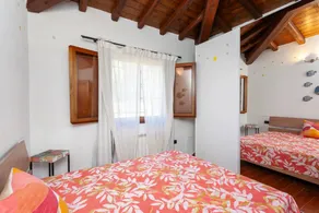 Villa with garden & terrace | Garden view - Image 5