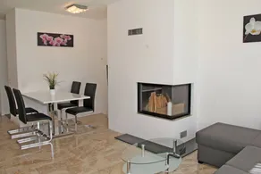 Moderne Wohnung in Appartementhaus mit Hallenbad an sonniger Lage am Dorfrand. - Image 3