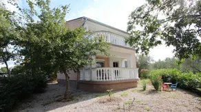 Holiday apartment with garden & terrace - Image 2