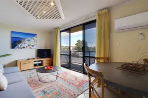 Family-friendly nice apartment | Lake view | Beach nearby | Suitable for remote work - Image 3