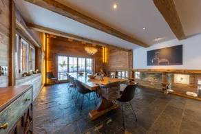 Ample chalet with pool, terrace & garden - Image 2