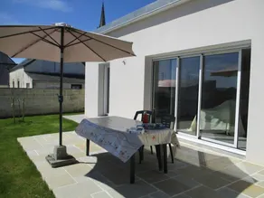 Lovely holiday home with terrace & garden - Image 2