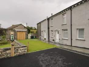 Family-oriented cottage with terrace & garden - Image 2
