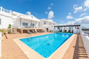 House with pool & terrace | City view - Image 2