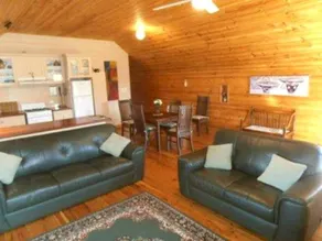Lovely Rustic Cottage Rental on a Vineyard near Canberra, New South Wales - Image 2
