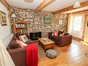 Family-friendly charming cottage with terrace & garden | Dogs allowed - Image 2
