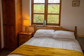 Lodge with garden & barbeque - Image 2