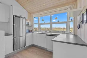 Holiday home with garden, barbeque & terrace - Image 4