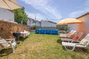 Maison de vacances entièrement équipée avec piscine privée, barbecue et jardin | Vue jardin - Image 2