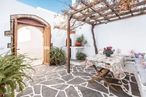 Holiday home with garden - Image 2
