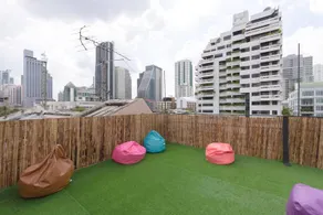 Revolution Hostel Asoke - Image 3