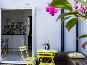 Holiday home with garden & fast internet - Image 5