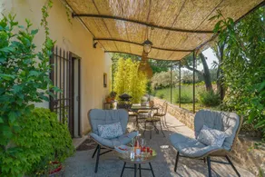 Casa adatta alle famiglie con piscina, giardino e griglia | Vista sul giardino - Image 2