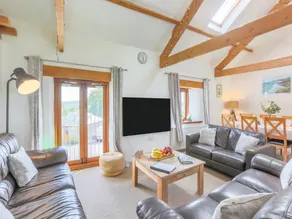 Family-friendly cottage with BBQ, garden & pool - Image 2