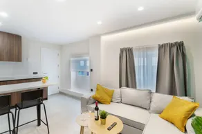 Apartment with terrace - Image 2