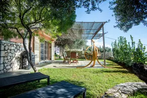 Family-oriented ample villa with garden & terrace | Sea view - Image 4