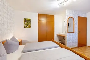 Room 'Doppelzimmer 3 - Chardonnay' with Shared Terrace, Shared Garden and Wi-Fi - Image 4