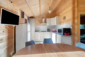 Campsite with terrace & pool - Image 3