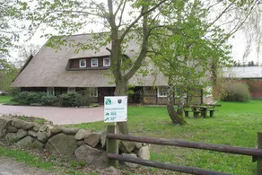 House with garden - Image 4