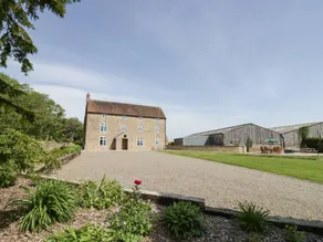 Charmant cottage adapté aux familles avec jardin et jacuzzi - Image 4