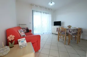 Family-oriented holiday apartment with private pool | Close to the beach | Pet-friendly - Image 5