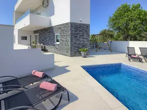 Holiday home with barbecue, private pool & garden - Image 5