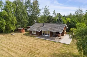 Children-friendly holiday home with barbeque & terrace - Image 2